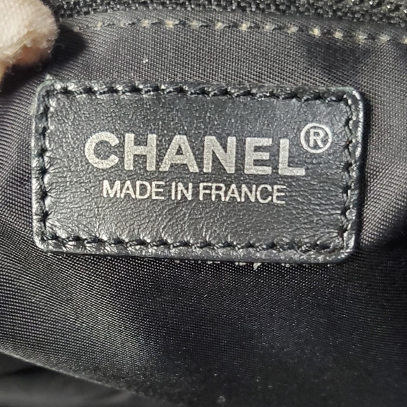 Channel Travel Line Tote - Picture 5 of 12